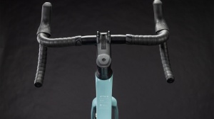 BICICLETA CUBE ATTAIN C:62 RACE SKYLIGHTBLUE CYAN 2026 47 cm - Img 3