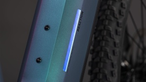 BICICLETA ELECTRICA CUBE REACTION HYBRID RACE 800 EASY ENTRY POLARLIGHT PRISM 2026 cadru S (16") - roti 27.5 - Img 3