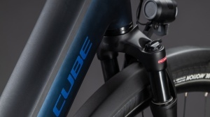 BICICLETA ELECTRICA CUBE SUPREME HYBRID DELUXE ONE 600 EASY ENTRY INDIGOBLUE SWITCH 2026 50 cm - Img 3