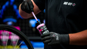 Solutie antipana Muc-Off No Puncture Hassle Inner Tube Sealant 300mL - Img 4