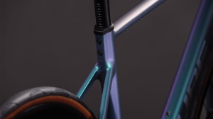 BICICLETA CUBE ATTAIN SLX SMARAGDGREY PRISM 2026 56 cm - Img 3