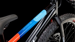 BICICLETA CUBE REACTION 200 PRO BLACK BLUE RED 2025 roti 20" - Img 2
