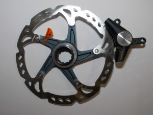 FRANA PE DISC CALIPER SHIMANO XTR BR-M975 SPATE PLACUTE RESIN SI METAL CU ROTOR SM-RT97S AMBALAT IND.