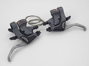 MANETE SCHIMBATOR/FRANA SHIMANO XTR ST-M951 8X3 VIT. CABLU/CAMASA DE SCHIMBATOR 2050/600X300MM 1800/600MM CABLU/CAMASA DE FRANA 800/300 1600/1400MM HI-TECH GRAY AMBALAT IND.