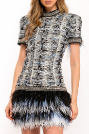 ROCHIE MINI DIN TWEED BLEU CU APLICAȚII ȘI PENE