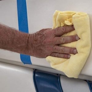 SOLTUIE CURATAT VINYL SI PLASTICE AMBARCATIUNI 473 ML VINYL & RUBBER CLEANER MEGUIARS - Img 3