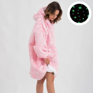 Patura cu maneci, tip hanorac lung, pentru copii/adulti, cu stelute FLUORESCENTE, din fleece captusit cu blana, cu buzunare, mansete si gluga, roz - Img 4