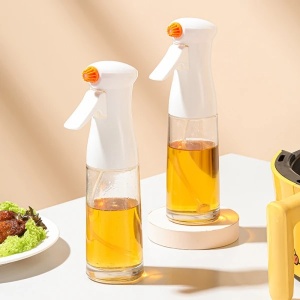 Pulverizator sticla pentru ulei, cu 2 duze, capacitate 230 ml, dimensiuni 22 x 6 cm, din sticla si plastic, alb - Img 1