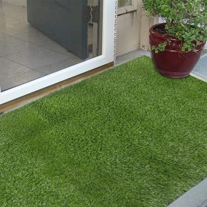 Covor tip gazon, cu iarba artificiala, dimensiuni 1 x 3m, rezistent la intemperii, prevazut cu micro orificii pentru scurgerea apei, verde - Img 3