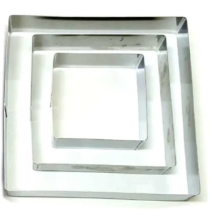 Set 3 forme pentru prajituri, in forma de patrat, din metal, argintiu - Img 1