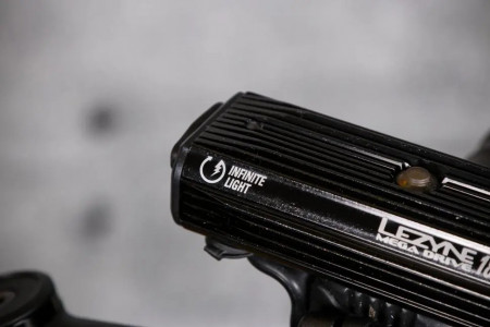 Far inteligent Lezyne Mega Drive 1800i, 9 moduri, senzor lumina, negru - Img 7