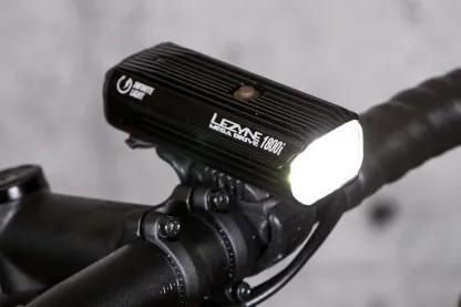 Far inteligent Lezyne Mega Drive 1800i, 9 moduri, senzor lumina, negru - Img 8