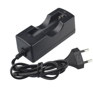 Incarcator simplu pentru acumulatori 18650 Li-Ion