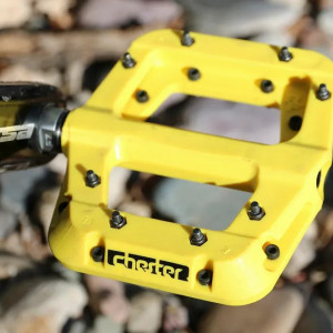 Pedale profesionale Race Face Chester, material compozit, 16 pini, culoare galbena - Img 4
