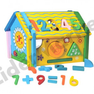 Casuta din lemn cu forme geometrice si ceas