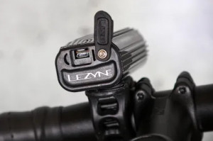 Far inteligent Lezyne Mega Drive 1800i, 9 moduri, senzor lumina, negru - Img 5