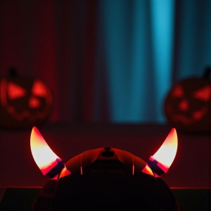 Coarne - M - Led Rosu