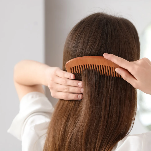 4 rețete simple care susțin părul din interior (și completează șamponul anticădere)