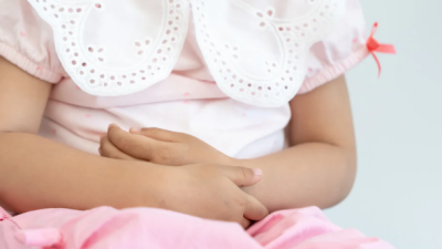 Ce să îi dai copilului după antibiotic – 3 rețete la îndemană pentru diaree și refacerea florei intestinale