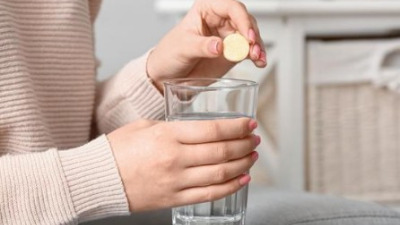 Apa cu electroliti: 5 Motive să o consumi zilnic