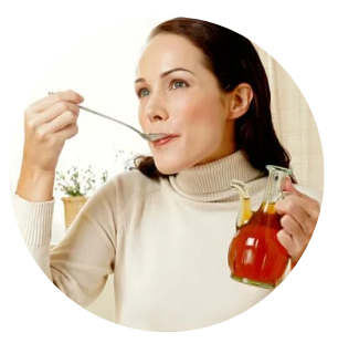 femeie-ce-consuma-miere-de-manuka