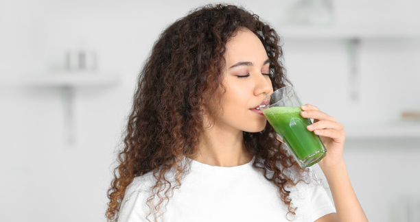 smoothie-cu-avocado-pentru-par