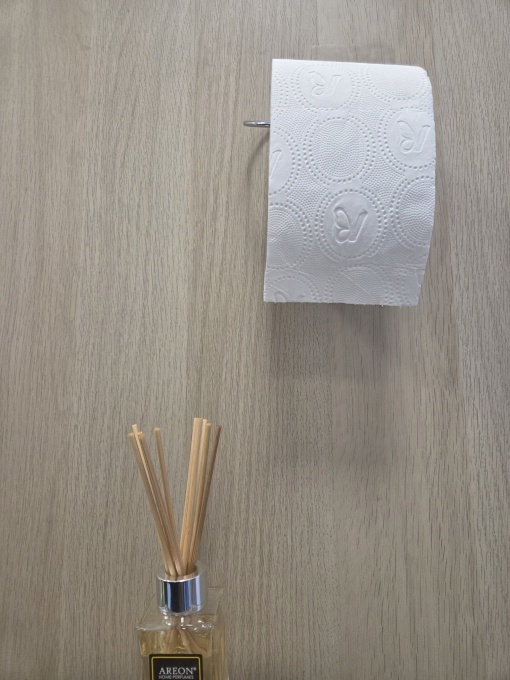 Suport hârtie igienică aspect cromat si elegant – prindere prin lipire, montaj rapid in 5 minute, fără găurire