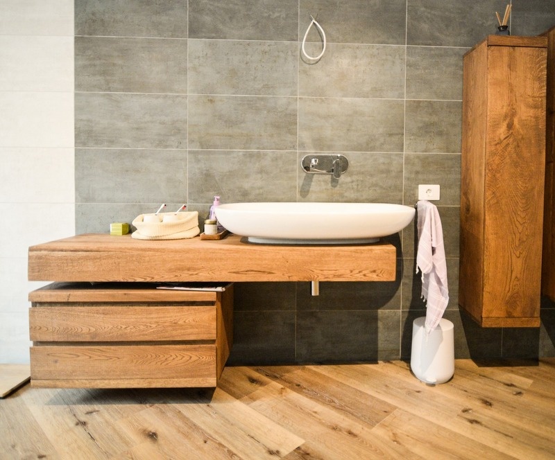 Set Mobilier baie Alexandros Stejar Masiv, blat lavoar cu sertare