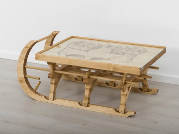 Masuta model tip sanie Ursul Carpatin, cu sculptura, Lemn masiv rustic, 114 x 59 x 50 cm - Img 1