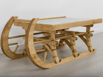 Masuta model tip sanie Ursul Carpatin, cu sculptura, Lemn masiv rustic, 114 x 59 x 50 cm - Img 2