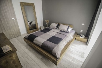 Pat lemn masiv pin model Chania, grinzi solide rustice, 140 cm, 160 cm, 180 cm sau 200 x 200 cm - Img 1
