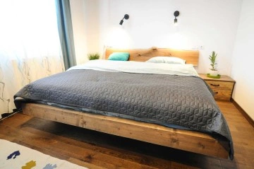 Pat lemn masiv pin model Kalamaria, grinzi solide rustice, 140 cm, 160 cm, 180 cm sau 200 x 200 cm