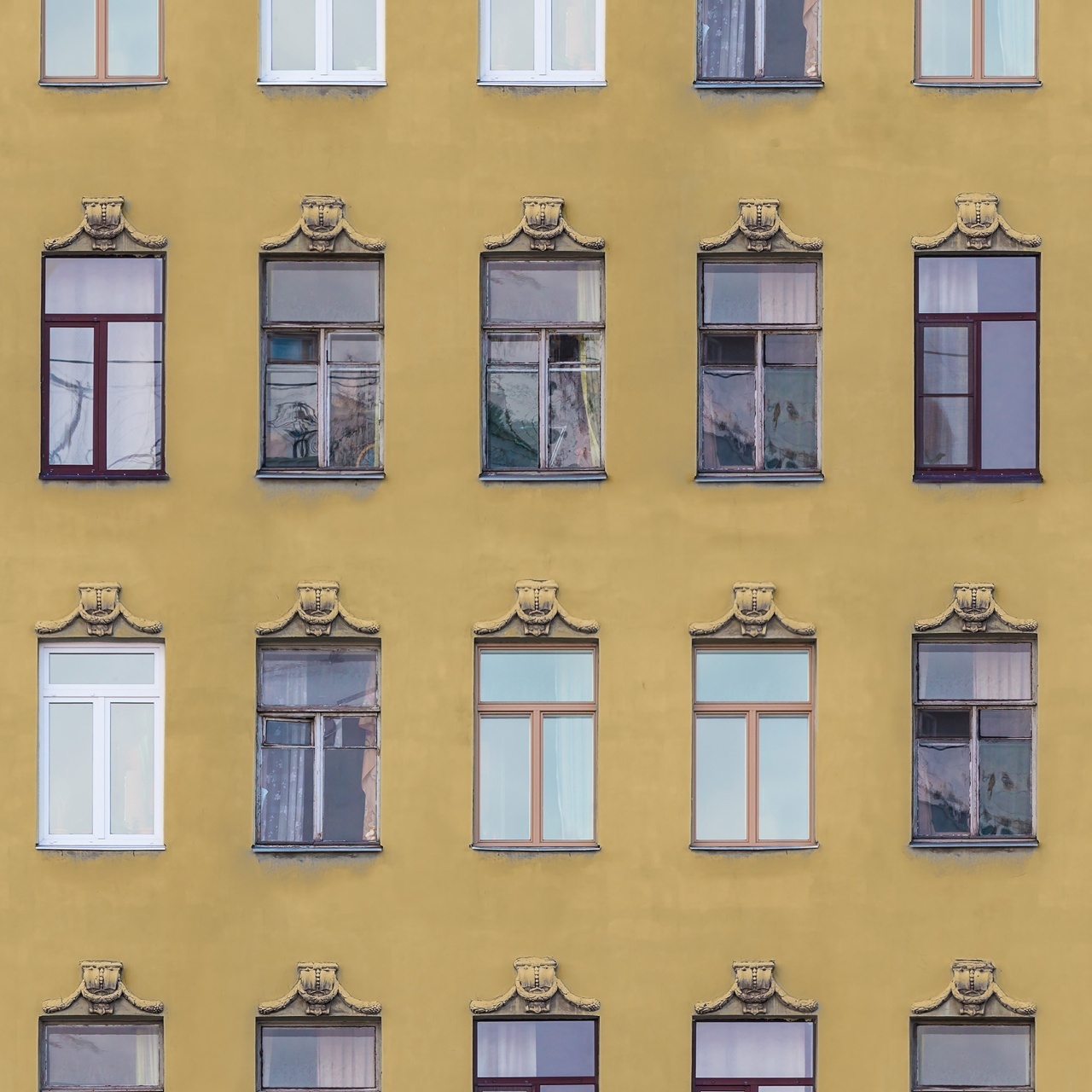 Fototapet, Window Row, Saffron Street, Rebel Walls - 2