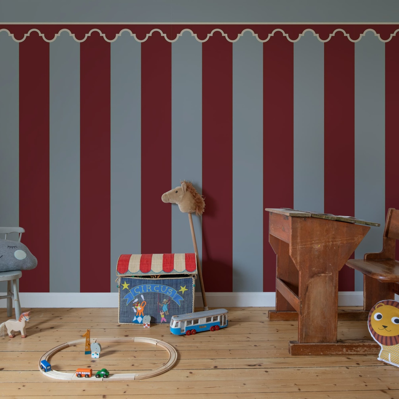 Fototapet, Stripe Chateau, Red, Rebel Walls - 3