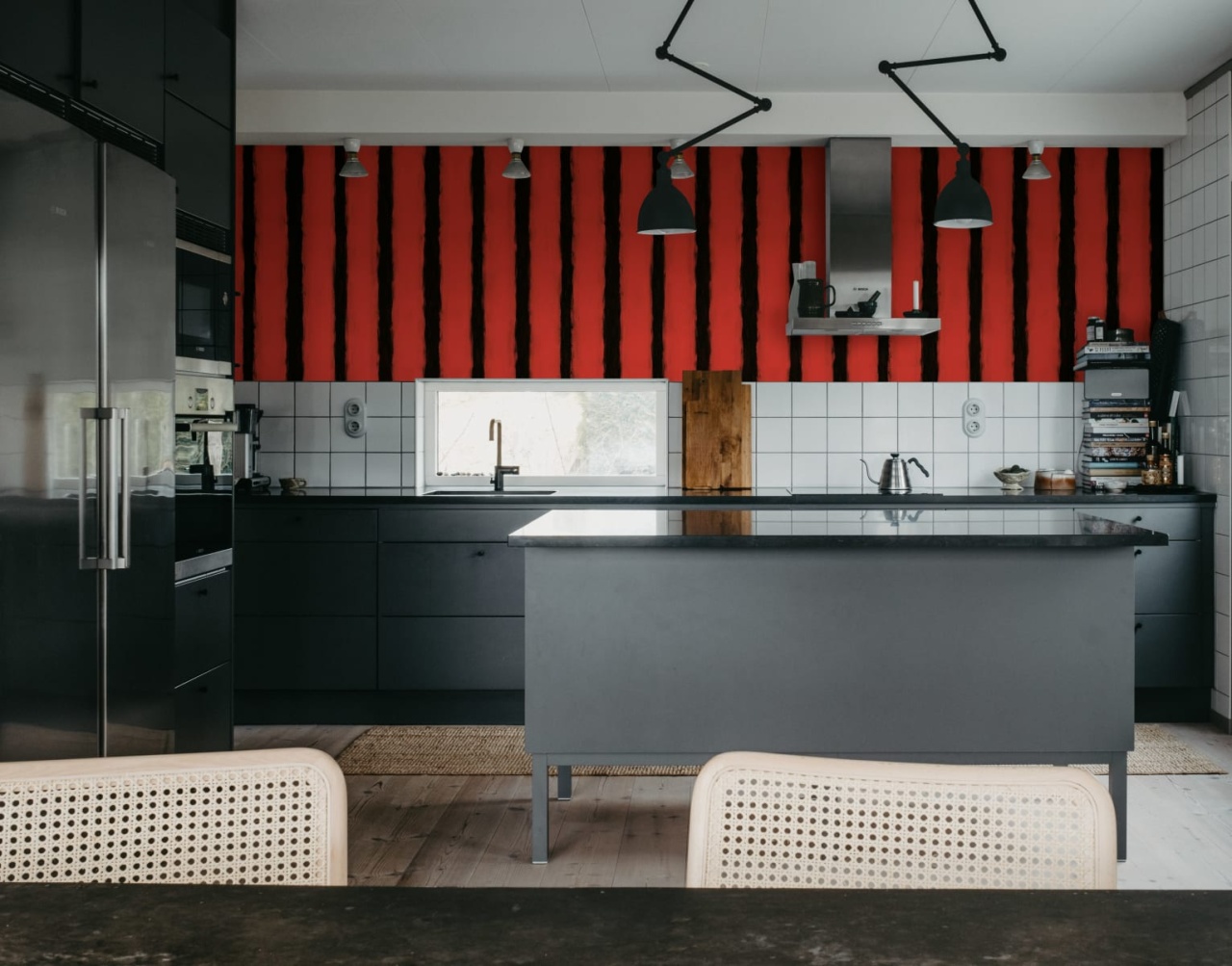 Fototapet, Painted Stripes, Red, Rebel Walls - 3