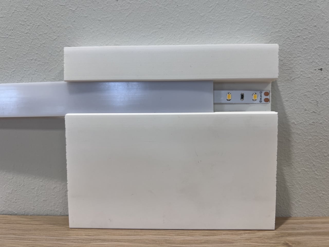 Difuzor de lumina LED din PVC, alb, 2.2x100 cm — imaginea 4