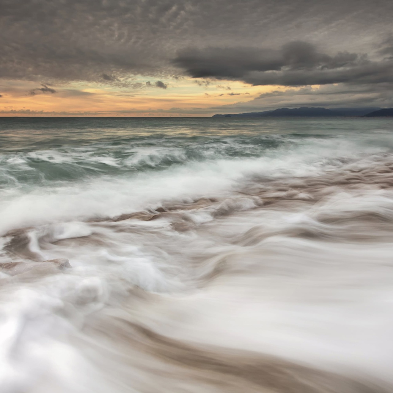 Fototapet, Dramatic Waves, Rebel Walls - 2