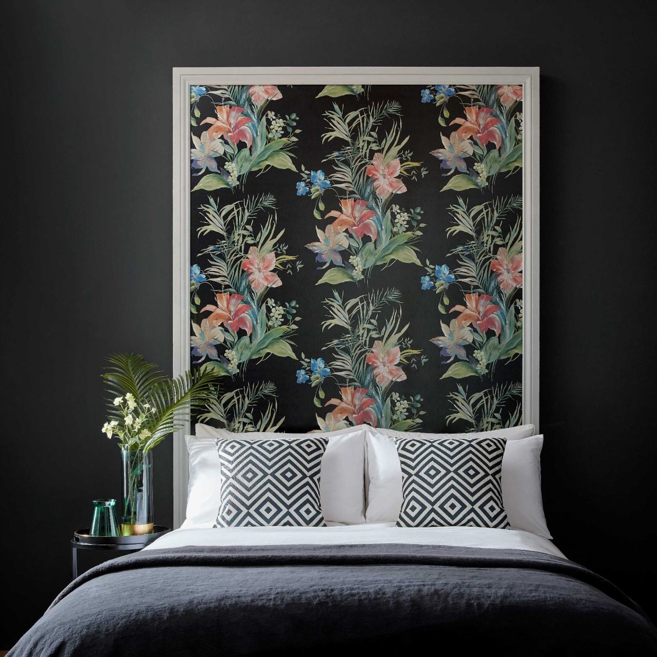 Tapet, Lilliana, Jet Black Luxury Floral, 1838 Wallcoverings, 5.3mp / rola