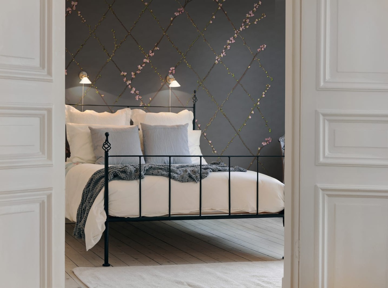 Fototapet, Winding Spring, Black, Rebel Walls - 3