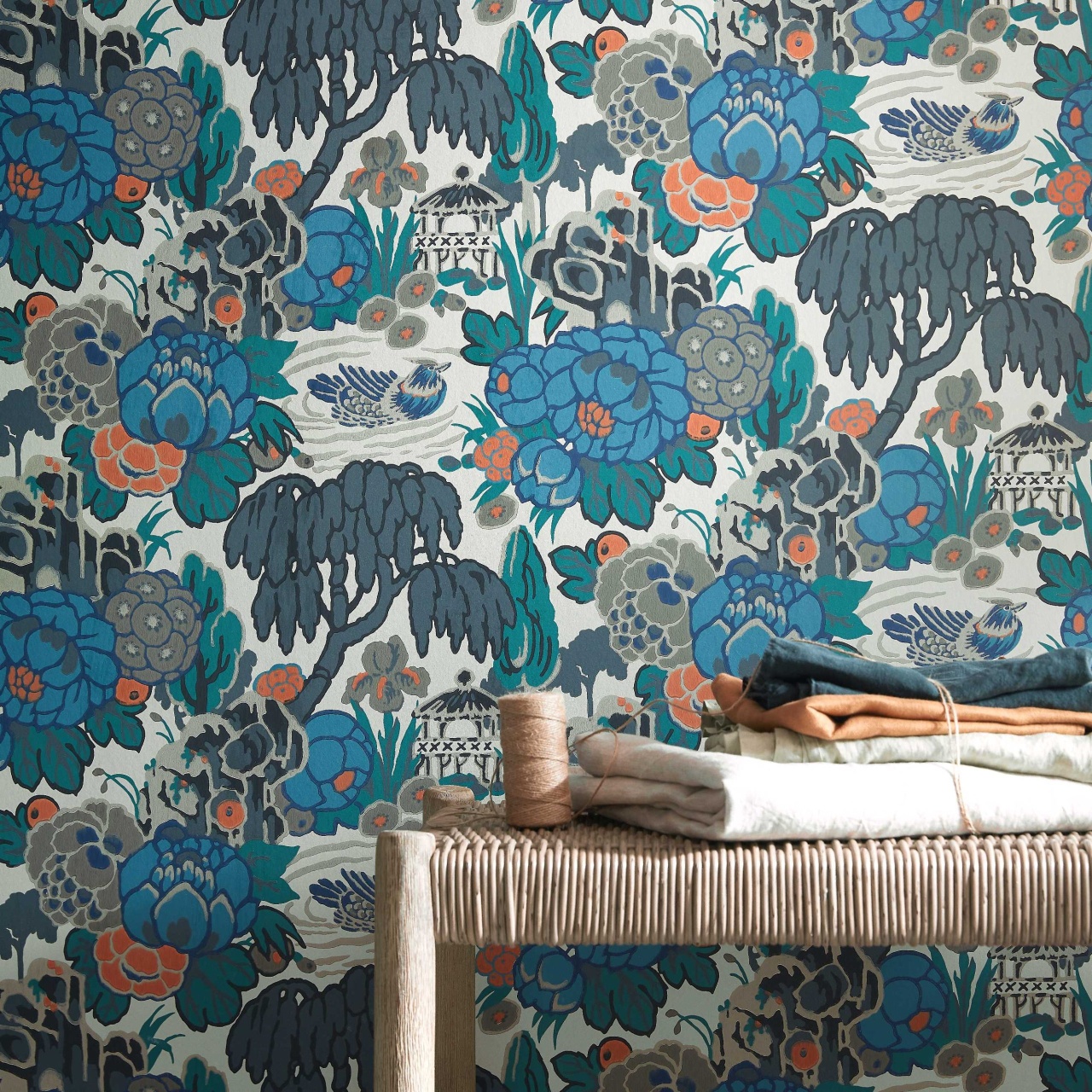 Tapet, Mandarin Garden, Ink, 1838 Wallcoverings, 5.3mp / rola