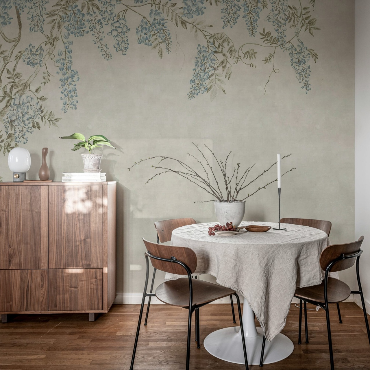 Fototapet, Wisteria Garden, Light Blue, Rebel Walls