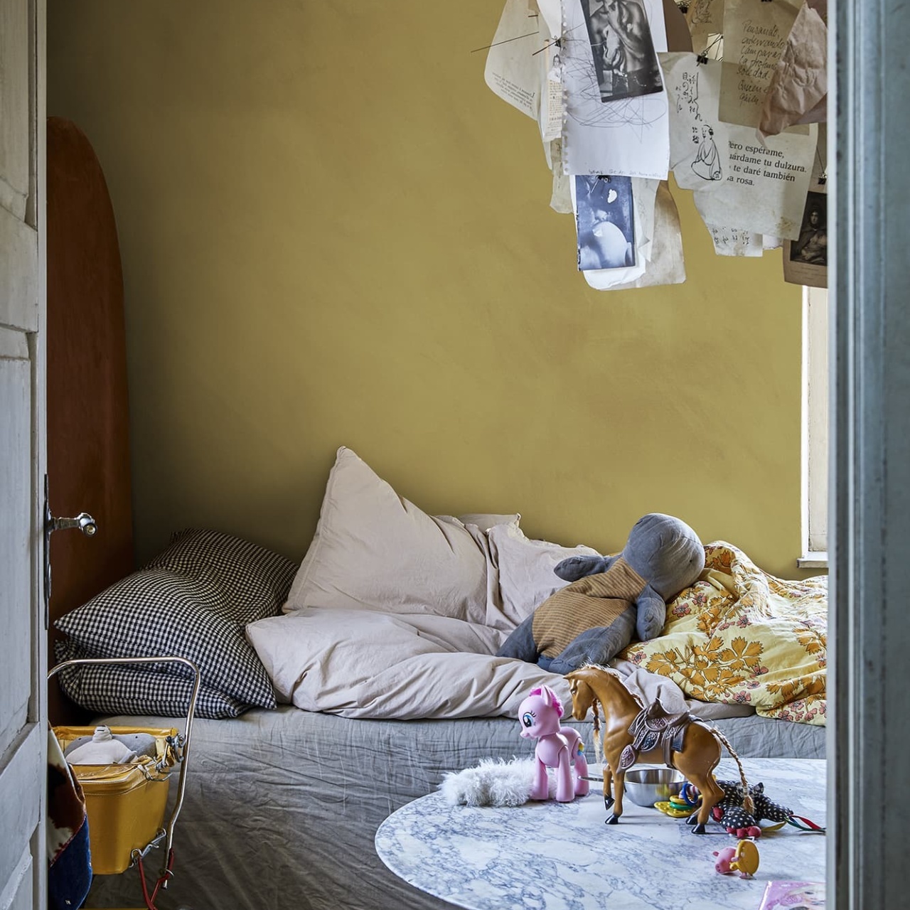 Fototapet, Ivory Braid, Yellow, Rebel Walls - 3