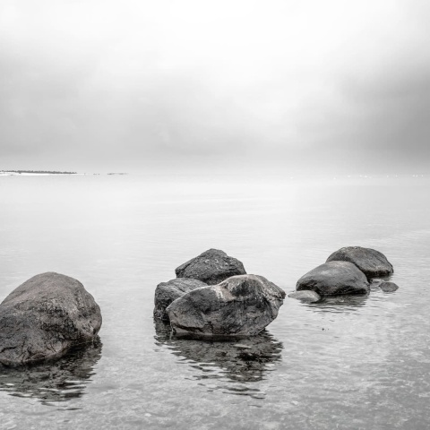 Fototapet, Rocky Lake, Gray, Rebel Walls - Img 2