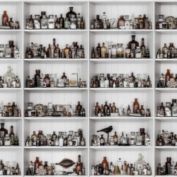 Fototapet, 3D Cabinet of Curios, Raw, Rebel Walls - Img 2