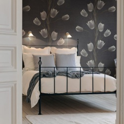 Fototapet, La Vie En Tulipe, Black, Rebel Walls - Img 3