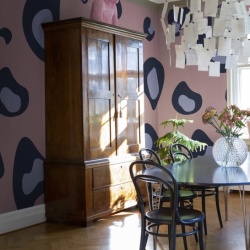 Fototapet, Giant Leopard, Pink, Rebel Walls - Img 7