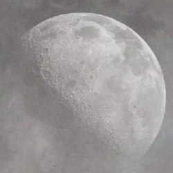 Fototapet Soft side of the moon, VLAdiLA - Img 2