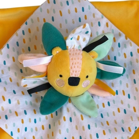 Eurekakids Cucu Doudou Lion senzorna plišana igračka lav sa detaljima tekstura
