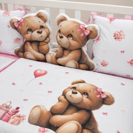 Roze posteljina za bebe sa jastucima u obliku mede