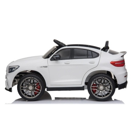 Licencirani Mercedes GLC 63S AMG model u beloj boji